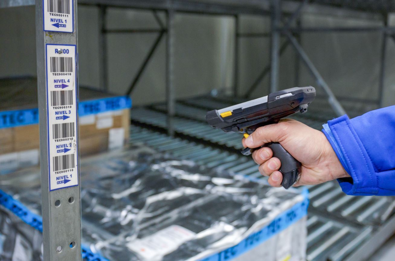 Barcode scanning and inventory traceability inside cold storage