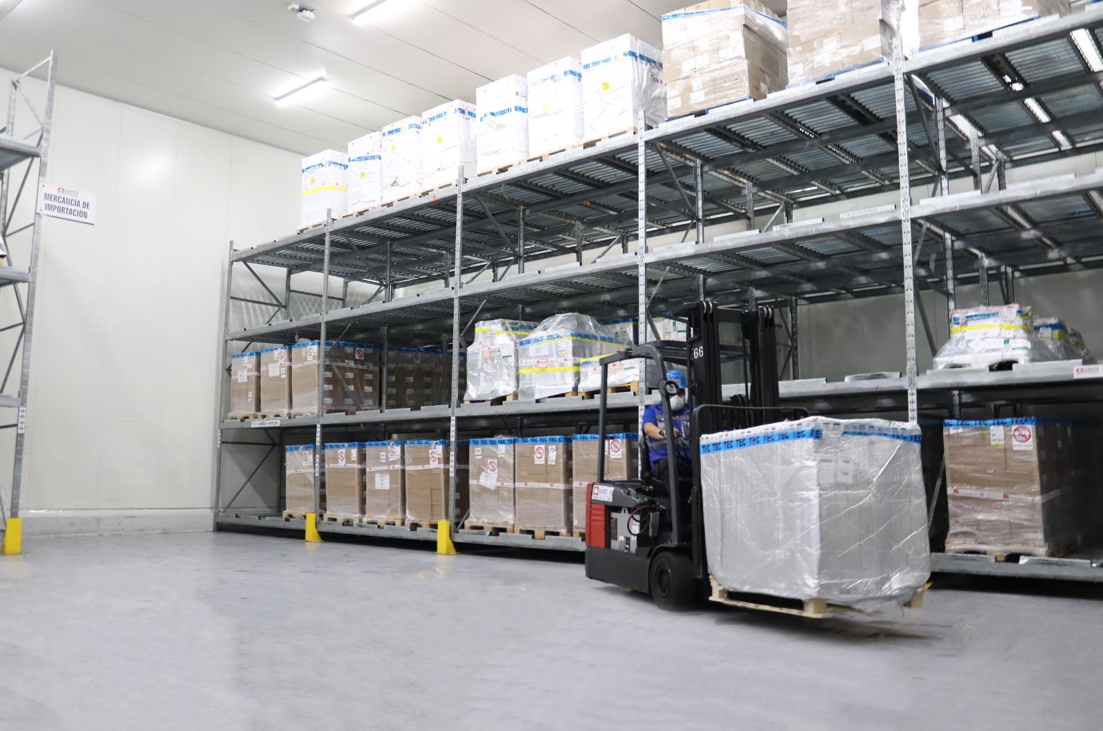 Pharmaceutical warehouse storage with pallet racking
